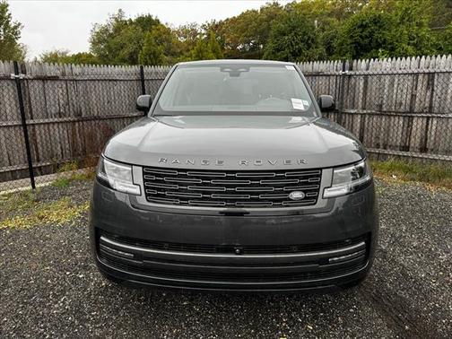 2025 Land Rover Range Rover P530 SE
