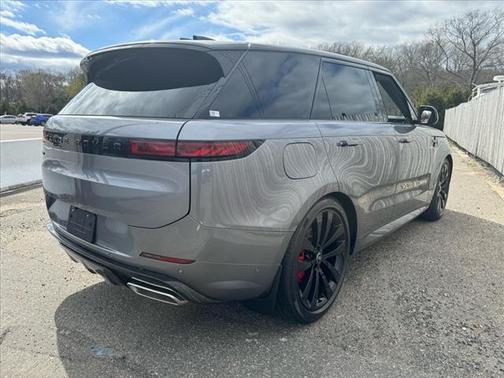 2025 Land Rover Range Rover Sport SE