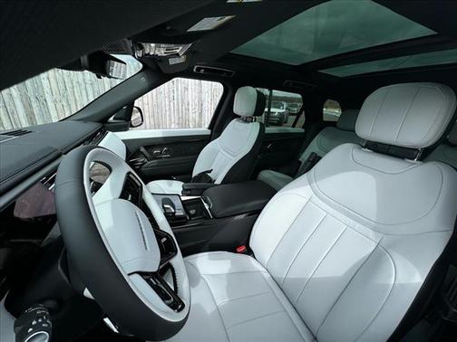 2025 Land Rover Range Rover Sport SE