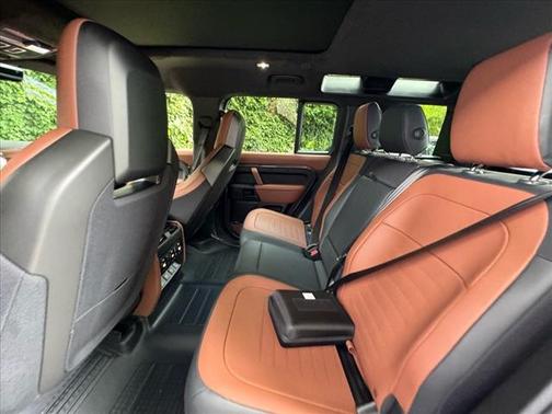 2025 Land Rover Defender OCTA