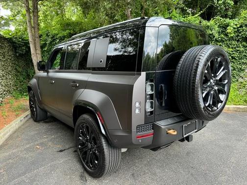 2025 Land Rover Defender OCTA
