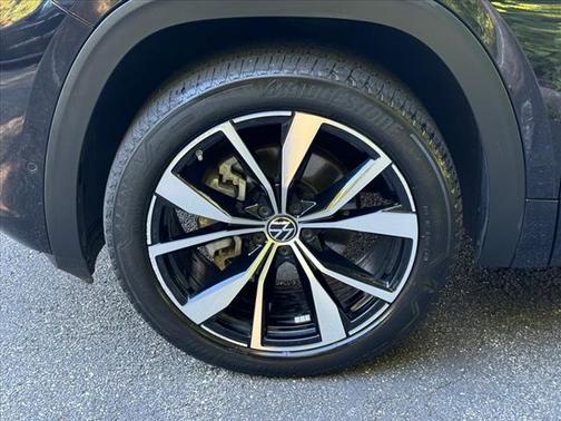 2024 Volkswagen Atlas Cross Sport 2.0T SEL Premium