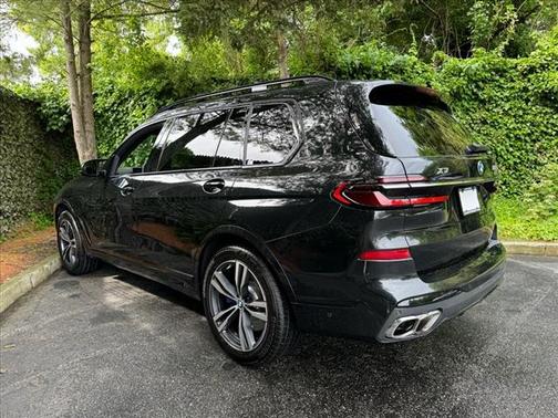 2023 BMW X7 M60i