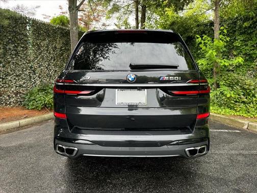 2023 BMW X7 M60i