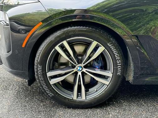 2023 BMW X7 M60i