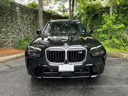 2023 BMW X7 M60i
