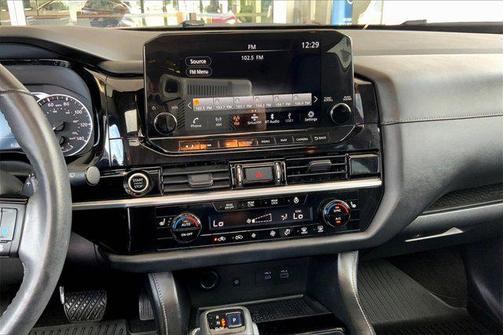 2022 Nissan Pathfinder SL 2WD