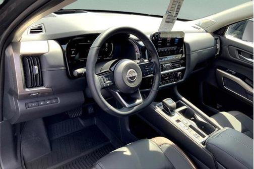 2025 Nissan Pathfinder Platinum FWD
