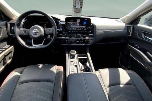 2025 Nissan Pathfinder Platinum FWD