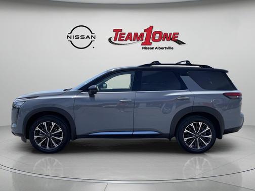 Boulder Gray Pearl/Super Black 2026 Nissan Pathfinder Platinum