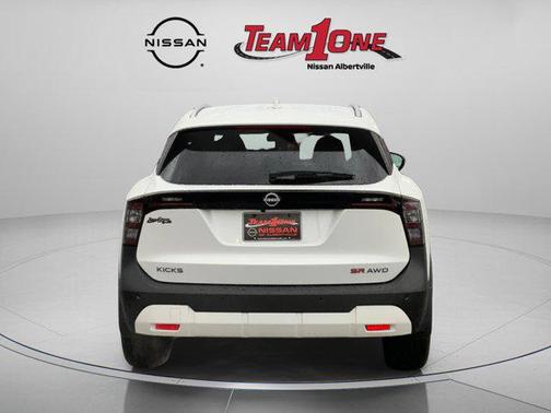 2025 Nissan Kicks SR
