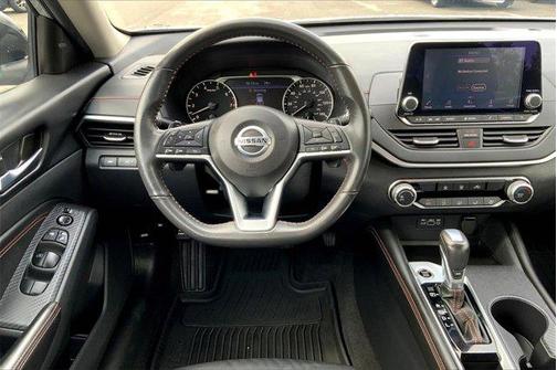 2022 Nissan Altima SR FWD