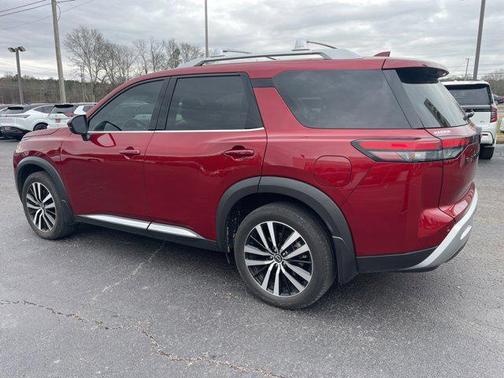 2024 Nissan Pathfinder Platinum FWD