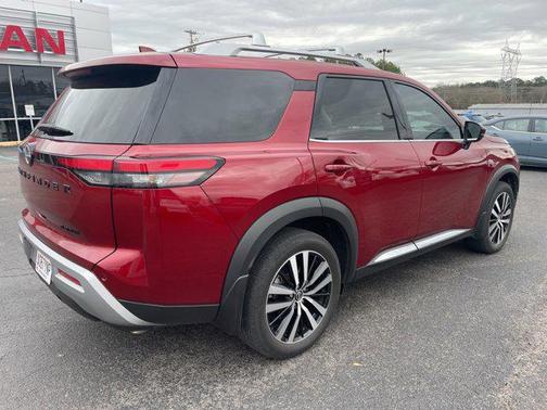 2024 Nissan Pathfinder Platinum FWD