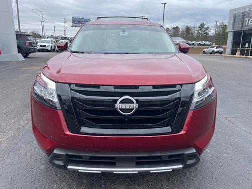 2024 Nissan Pathfinder Platinum FWD