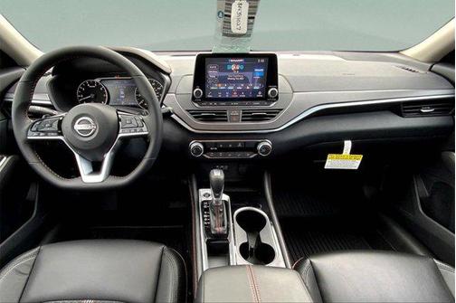 2025 Nissan Altima SR FWD