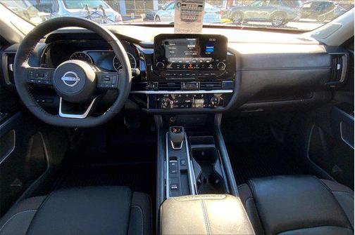 2025 Nissan Pathfinder SL FWD