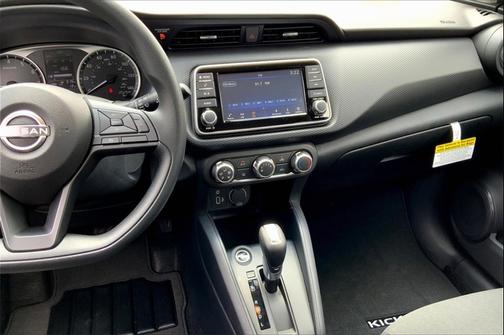 Gun Metallic 2025 Nissan Kicks S