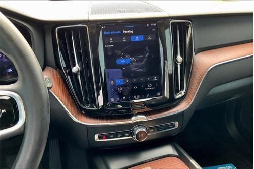 2023 Volvo XC60 B5 Plus Bright Theme