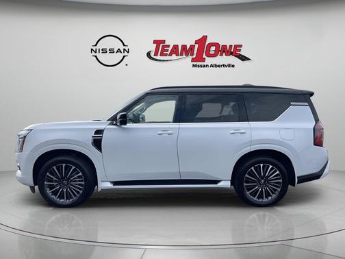 Everest White Pearl Tricoat/Super Black 2026 Nissan Armada Platinum Reserve