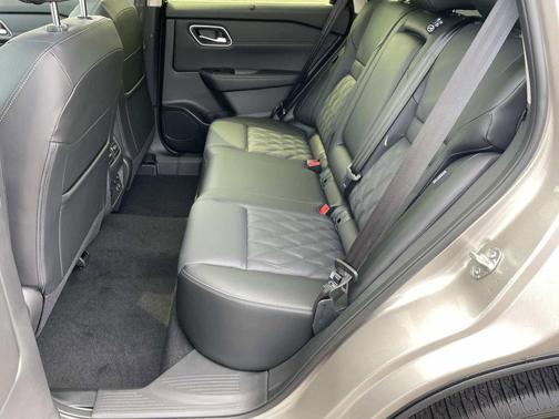 Champagne Silver Metallic/Super Black 2026 Nissan Rogue Platinum