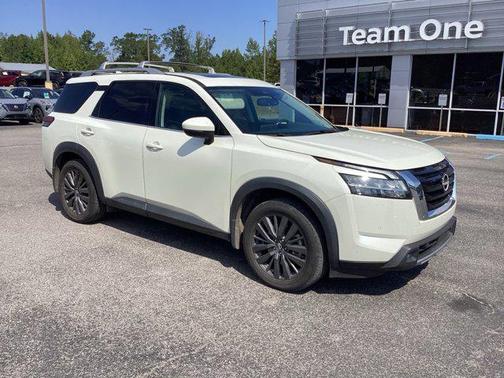 2022 Nissan Pathfinder SL 2WD