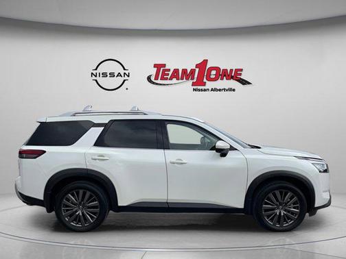 2022 Nissan Pathfinder SL 2WD