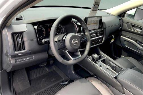 2025 Nissan Pathfinder SL FWD