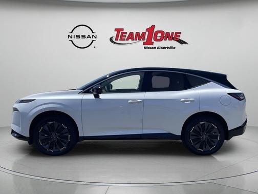 Everest White Pearl Tricoat/Super Black 2026 Nissan Murano Platinum