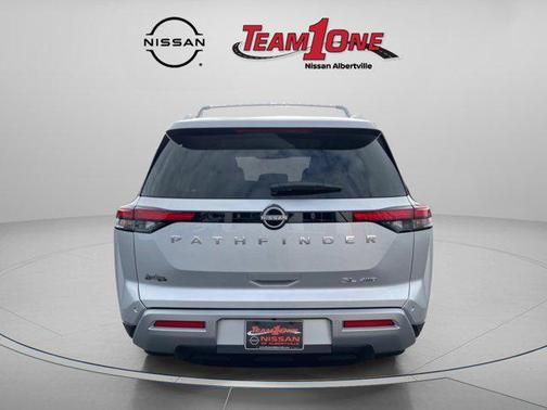 2025 Nissan Pathfinder SL 4WD