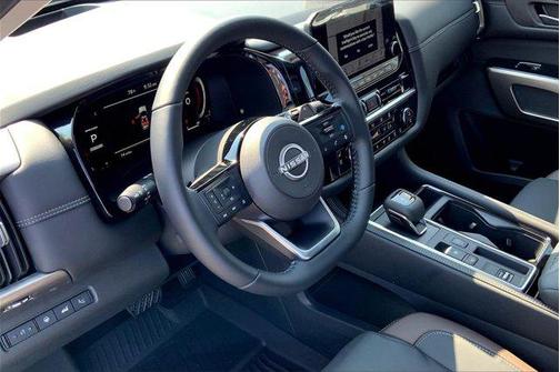 2025 Nissan Pathfinder Platinum FWD