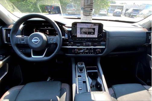 2025 Nissan Pathfinder Platinum FWD