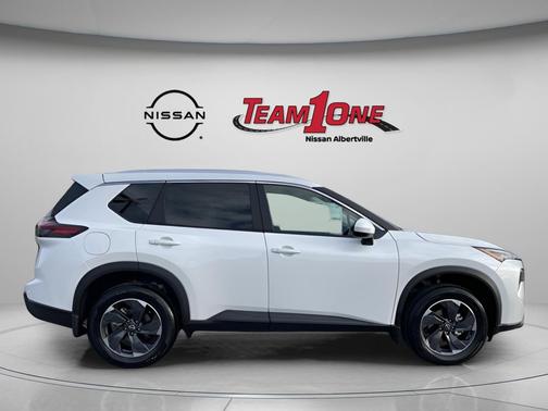 Everest White Pearl Tricoat 2026 Nissan Rogue SV