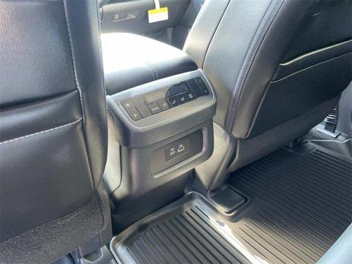 2025 Nissan Pathfinder SL FWD