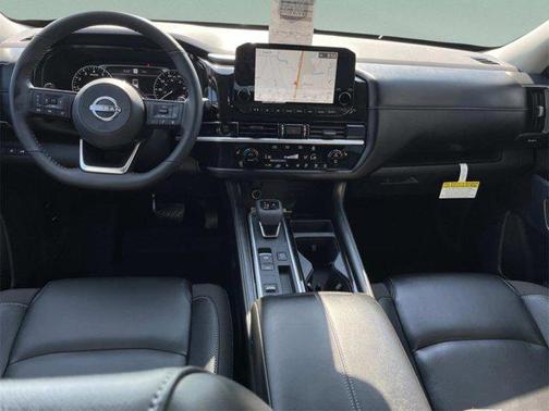 2025 Nissan Pathfinder SL FWD