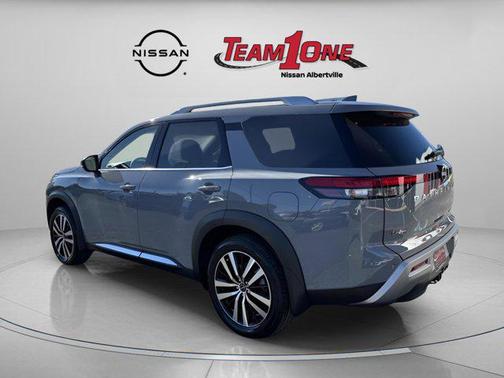 2025 Nissan Pathfinder Platinum FWD