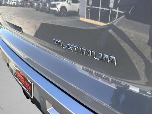 2025 Nissan Pathfinder Platinum FWD