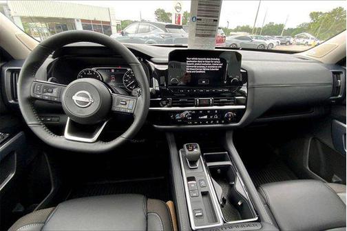 2025 Nissan Pathfinder SL FWD