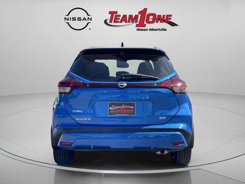 2023 Nissan Kicks SR