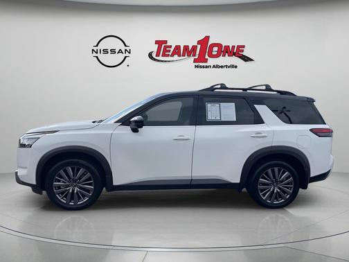Pearl White Tricoat/Super Black 2024 Nissan Pathfinder SL 4WD