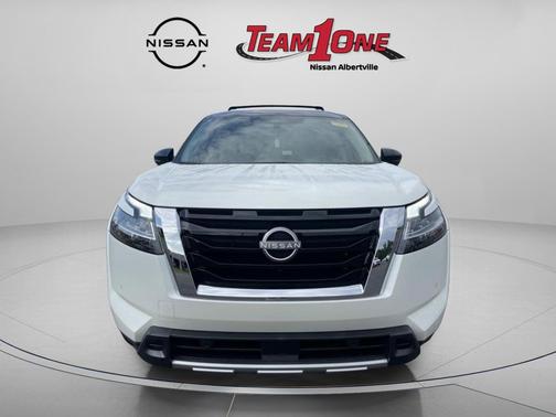Pearl White Tricoat/Super Black 2024 Nissan Pathfinder SL 4WD
