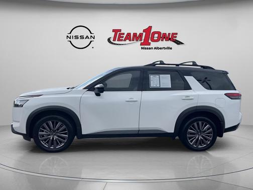 Pearl White Tricoat/Super Black 2024 Nissan Pathfinder SL 4WD