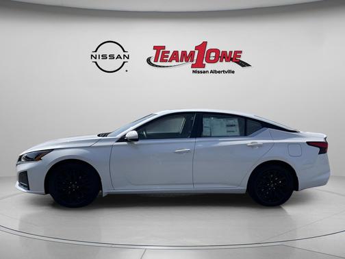 Pearl White Tricoat 2026 Nissan Altima 2.5 SV