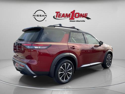 Scarlet Ember Tintcoat/Super Black 2026 Nissan Pathfinder Platinum