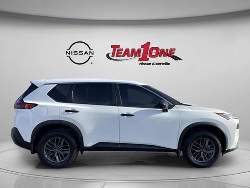 Glacier White 2022 Nissan Rogue S