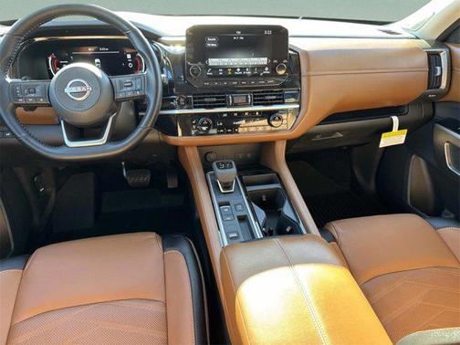 2025 Nissan Pathfinder Platinum FWD