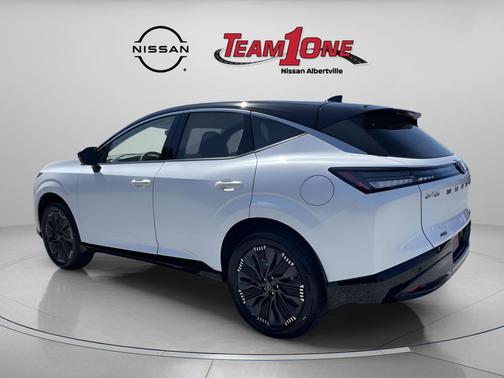Everest White Pearl Tricoat/Super Black 2026 Nissan Murano Platinum