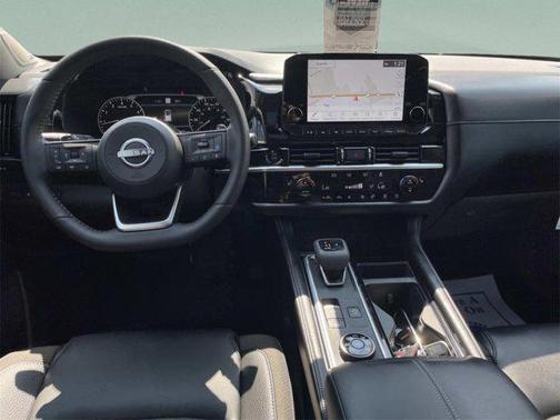 2025 Nissan Pathfinder SL 4WD