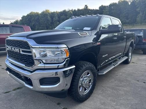 2022 RAM 2500 Tradesman Crew Cab 4x4 64' Box
