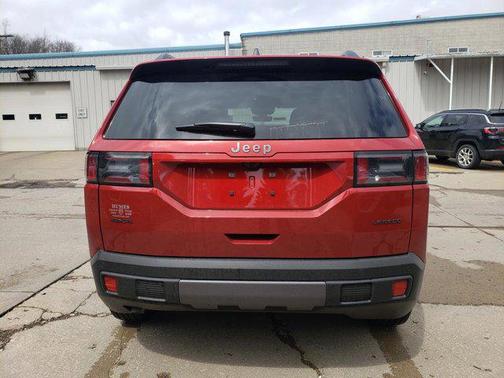 Red Hot Pearlcoat 2026 Jeep Cherokee Laredo 4x4